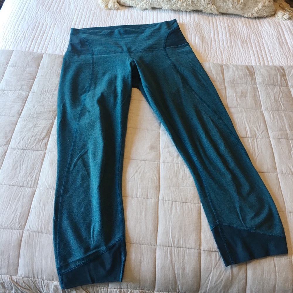 Lululemon turquoise high waisted cropped leggings
